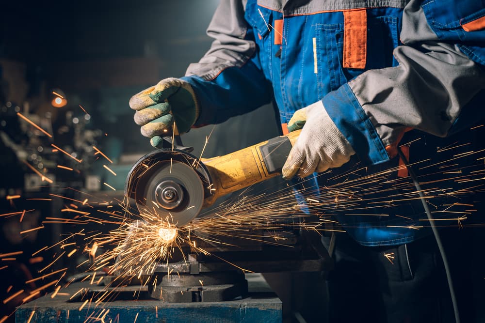 Fondo de hombre trabajando seccion nuestros productos